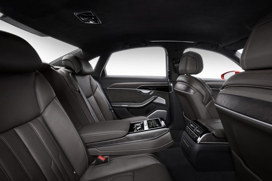 Интерьер Audi A8 50 TDI Quattro (D5) 2017 года  (WW) (фото 14 из 89)